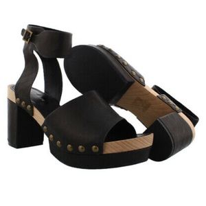 Platform black heels!!